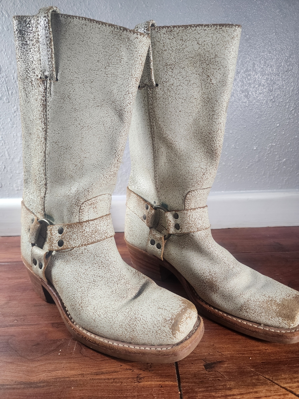 Vintage Frye Cream Distressed Harness Boots - Picture 3 of 16